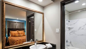 Bathroom - OYO Deluxe Inn (Mesquite)