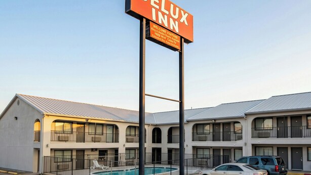 Exterior - OYO Deluxe Inn (Mesquite)