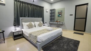 Room - Sort By Stays, Siolim (Siolim)