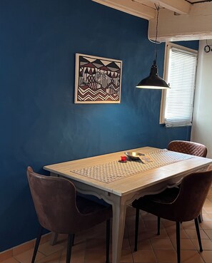 Dining - Charming Cave Apartment on the River side (Saintes)