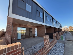 Exterior - Wagga Central Comfort 2 (Wagga Wagga)
