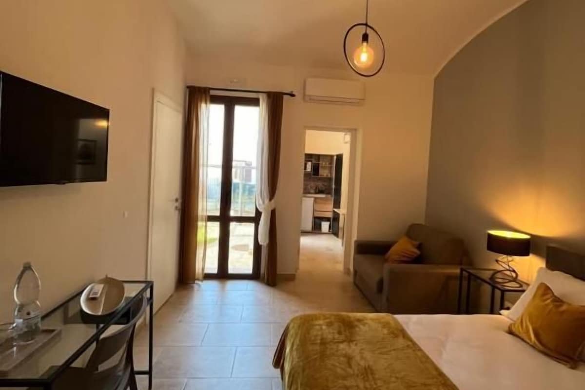Deluxe Double Room, Patio, Courtyard View | WiFi (free)