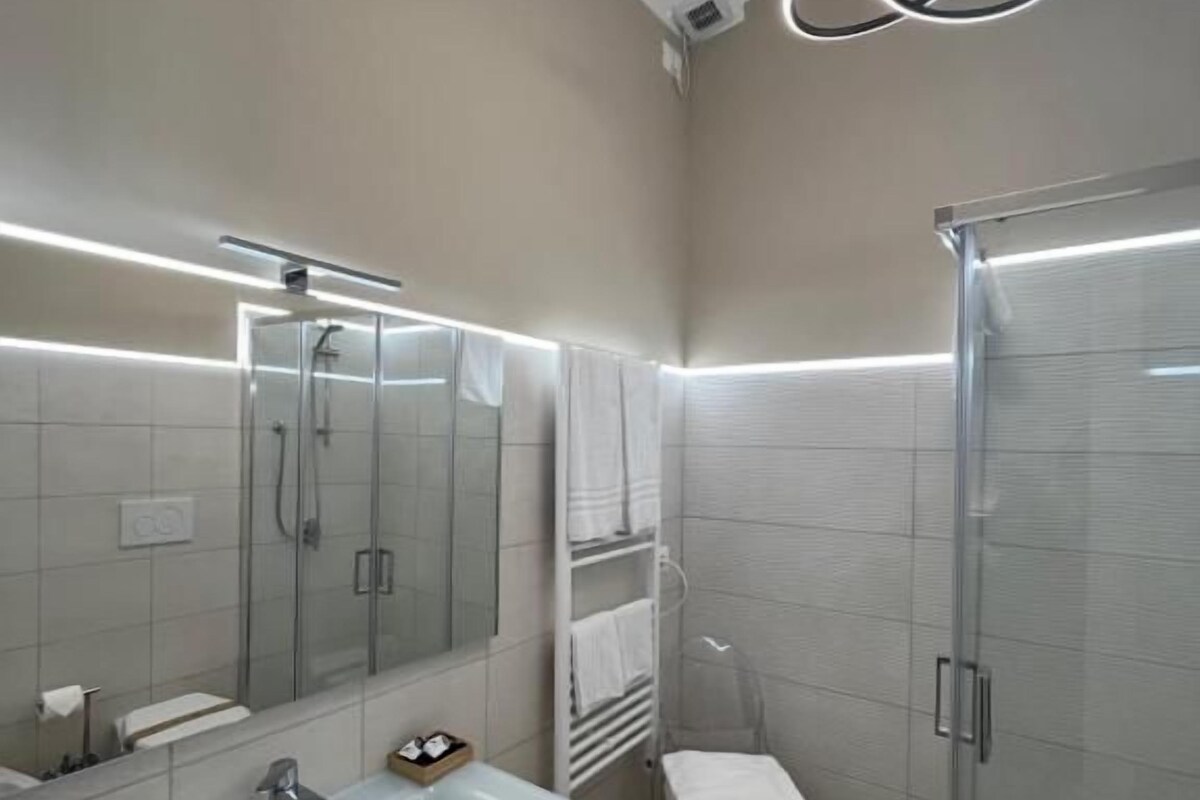 Deluxe Double Room, Patio, Courtyard View | Bathroom