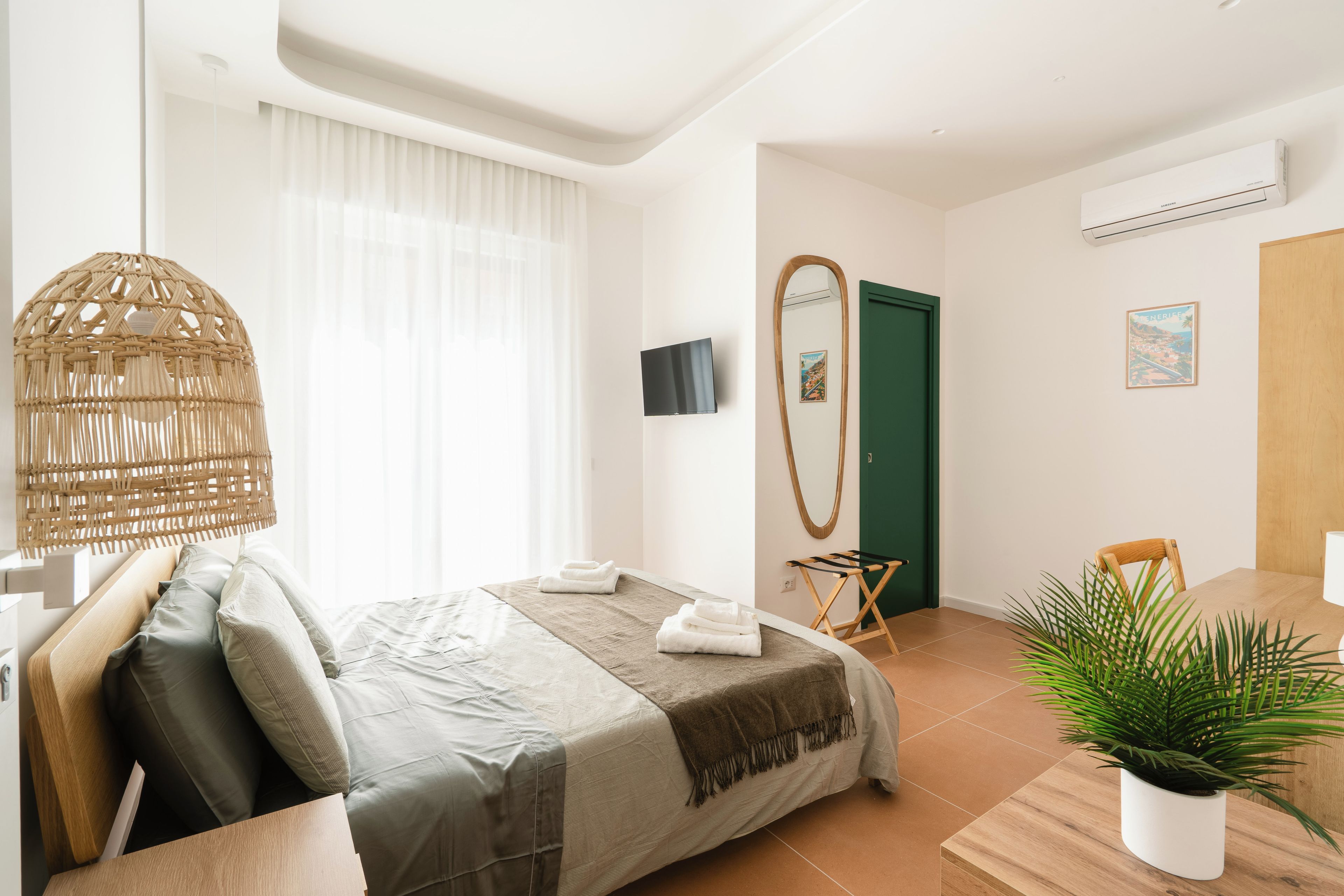 In-room safe, desk, laptop workspace, soundproofing