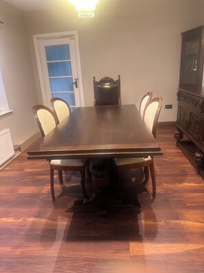Dining - Your Perfect Grantham Stay – Spacious Detached 4-Bedroom Home (Grantham)
