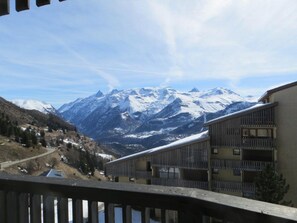 Property grounds - Apartment at slope's base, panoramic view - 6 guests (Auris)