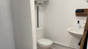 Shower, towels, toilet paper - Le nid douillet (Gellainville)
