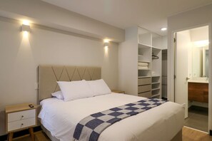 House - w Luxury 2BR w Balcony in Prime Miraflores (Lima)