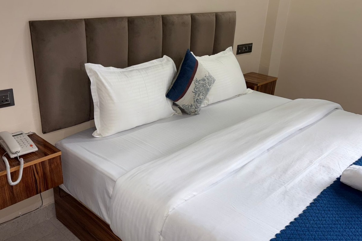 Deluxe Double Room, Balcony, City View | Desk, laptop workspace, free WiFi