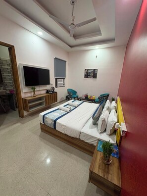 Deluxe Double Room, Balcony, City View - Dr Hotel Grand Plaza (Grater Noida)