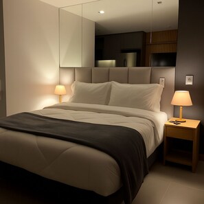 A modern hotel room with a large bed, bedside lamps, a mirror, and a built-in wardrobe. - Complete Studio Apartment in Jardins | Oscar Freire (São Paulo)