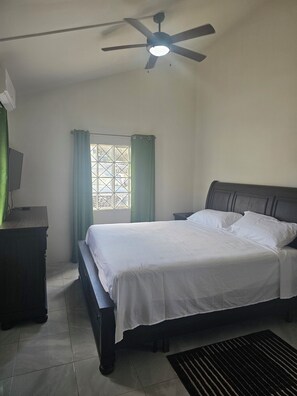 2 chambres, fer et planche à repasser, Wi-Fi gratuit, draps fournis