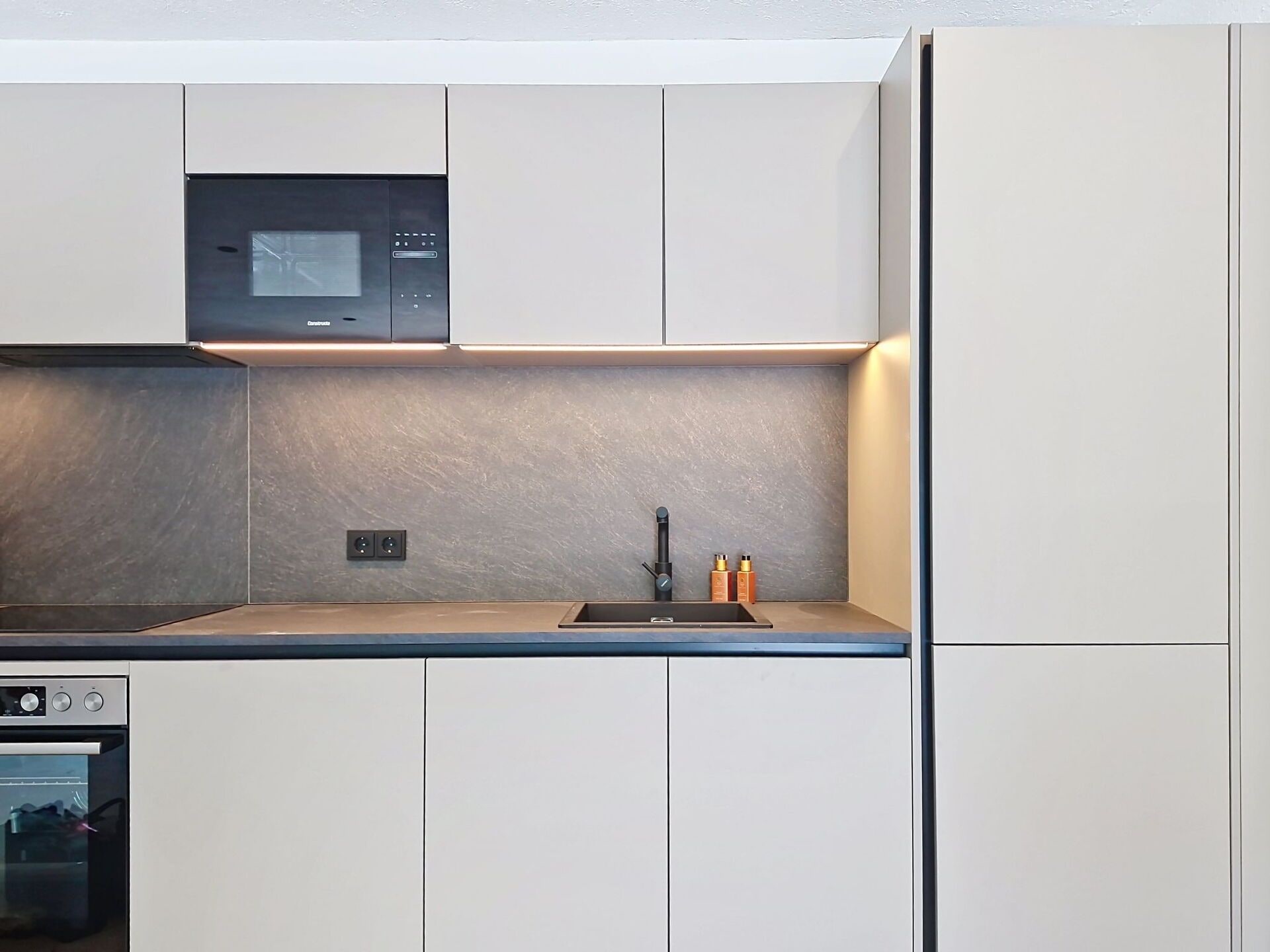 Kitchen Appliance, Kitchen, Countertop, Wood, Cabinetry, Major Appliance, Interior Design, Home Appliance, Flooring, Furniture