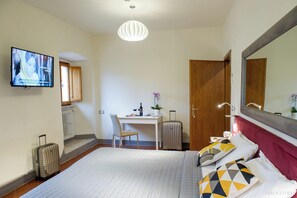 Room - Vrbo Property (Volterra)