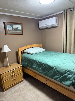 Room - Gibson Country Cottage (Gibson)