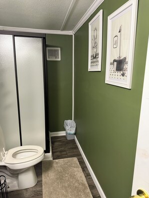 Bathroom - Gibson Country Cottage (Gibson)