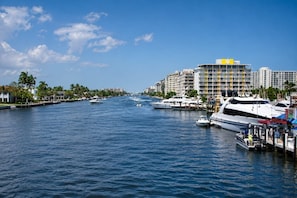 A marina with yachts docked, a clear sky, and a cityscape in the background. - NEW! Modern Coastal 5BR, Sunset Villa Near Beach (Pompano Beach)