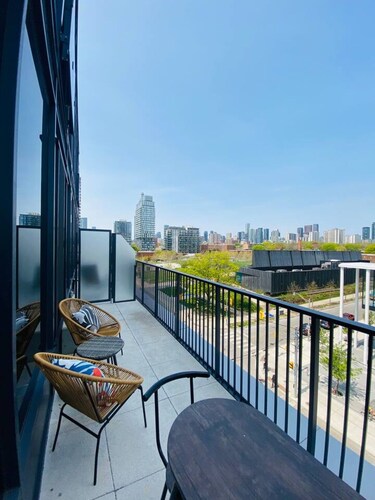 Executive Studio in Downtown Toronto | 28+ Night Stay