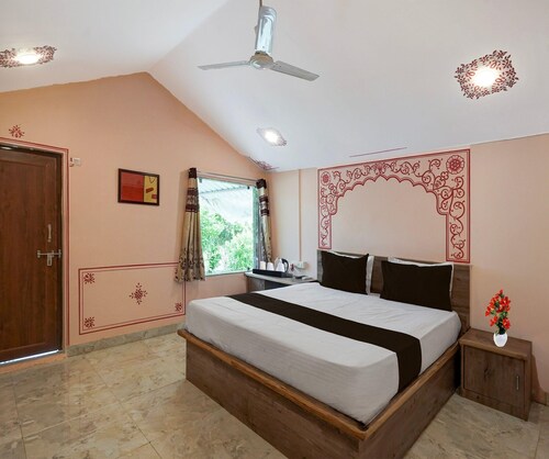 Classic Padmavati Lake Resort