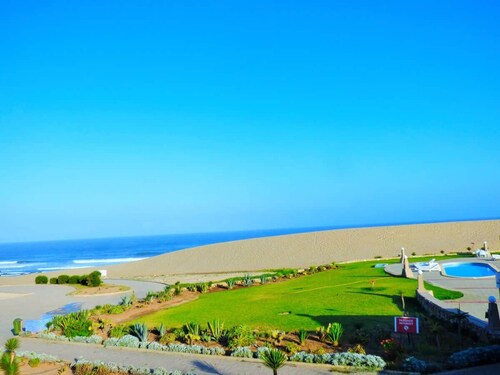 Villa Club Evasion, Right on the Water