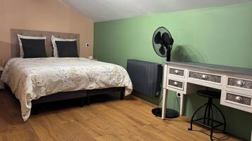 Iron/ironing board, WiFi, bed sheets