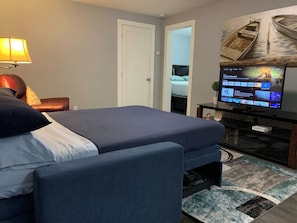 Room - Forest 1-BR Suite w/Hot Tub, Playground & BBQ (Halfmoon Bay)