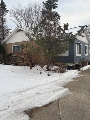 Unclassified image, 2 of 13, button - Country Charm (Grand Blanc)