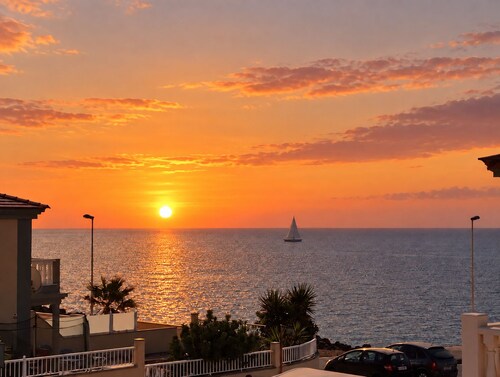Chalet Ocean – Ocean View, Pool, and Direct Ocean Access