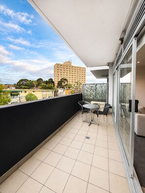 Unclassified image, 2 of 19, button - 5 minutes to St. Kilda Beach! Couples Getaway with Free Wifi & Parking (St Kilda)
