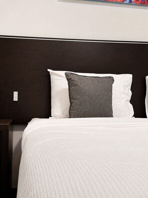 Unclassified image, 3 of 19, button - 5 minutes to St. Kilda Beach! Couples Getaway with Free Wifi & Parking (St Kilda)