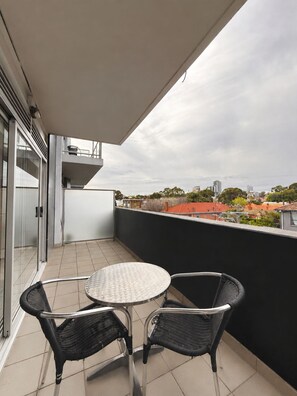 Unclassified image, 4 of 19, button - 5 minutes to St. Kilda Beach! Couples Getaway with Free Wifi & Parking (St Kilda)
