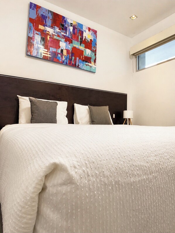 Unclassified image, 1 of 19, button - 5 minutes to St. Kilda Beach! Couples Getaway with Free Wifi & Parking (St Kilda)