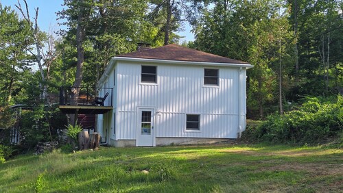 Family retreat.  3-br house in serene Bolton Landing. 2 miles to Bolton village.