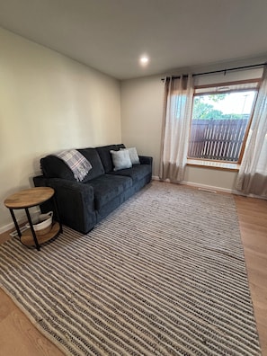 Smart TV - Cozy One Bedroom Condo Near Downtown Bismarck (Bismarck)
