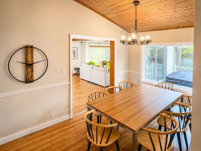 Fairway Retreat: Hot Tub, Pool, Outdoor Bar, Gym, & Fire Pit, Close to Downtown