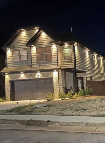 Spacious 4-bedroom house in fantastic McDonough with Hot Tub
