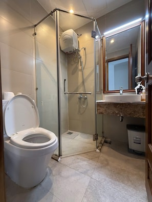 Bathroom - 2 bedrooms AirPort view apartment  (Tan Son Hoa)