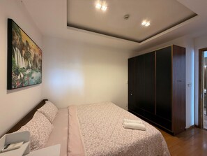 Family Twin Room, City View - 2 bedrooms AirPort view apartment  (Tan Son Hoa)