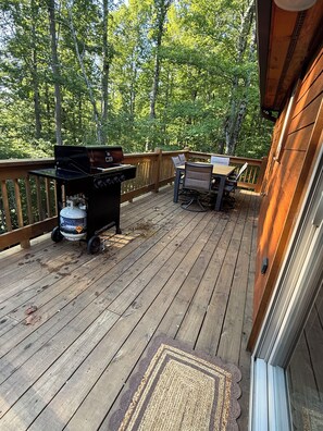 Unclassified image, 2 of 11, button - Cozy 2-bedroom cabin with Hot Tub and Fire Pit in Boone! (Boone)
