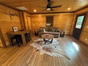 Unclassified image, 5 of 11, button - Cozy 2-bedroom cabin with Hot Tub and Fire Pit in Boone! (Boone)