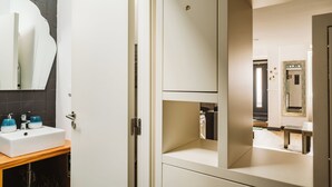 Unclassified image, 3 of 12, button - Vrbo Property (Lisboa)