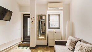 Unclassified image, 4 of 12, button - Vrbo Property (Lisboa)