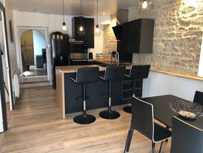 Private kitchen - Maison de charme au coeur du village de l'Houmeau (L'Houmeau)
