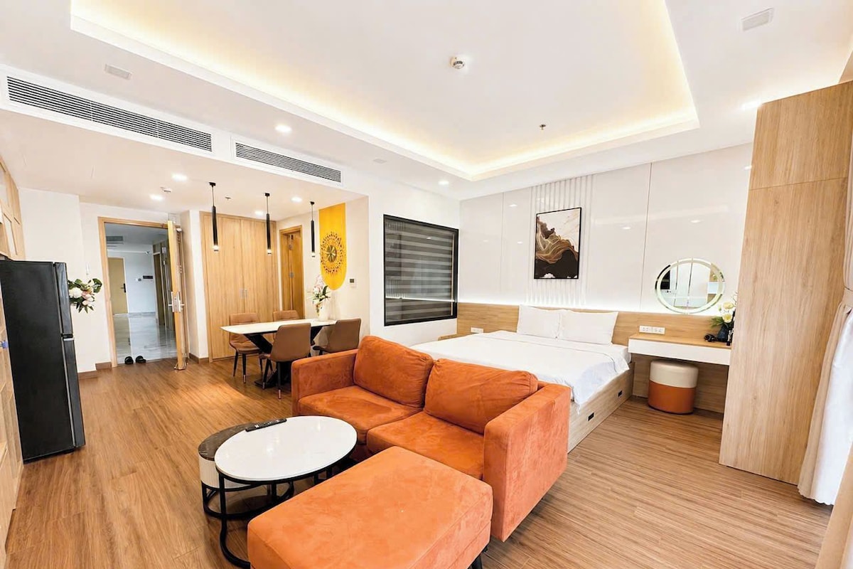 Apartemen Desain, pemandangan pantai | Meja kerja, ruang kerja ramah laptop, dan tirai kedap cahaya