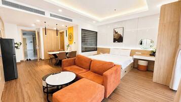 Design Apartment, Beach View | Desk, laptop workspace, blackout drapes, soundproofing