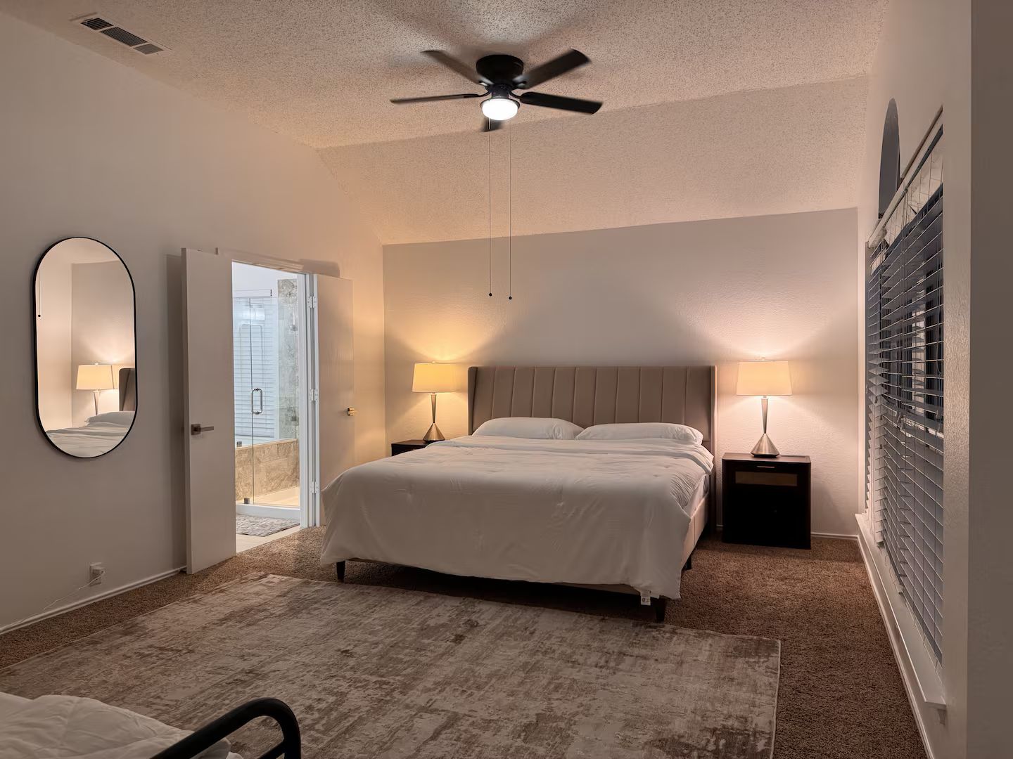 3 habitaciones, escritorio, tabla de planchar con plancha y wifi gratis 