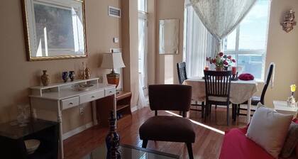 Spacious Penthouse Condo with Balcony overlooking the Park. Convenient location,