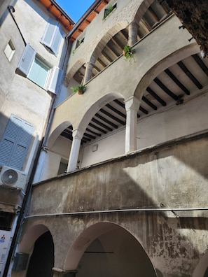 Exterior detail - Margot76: A modern home in the heart of Parma, featuring charming antique elements (Parma)