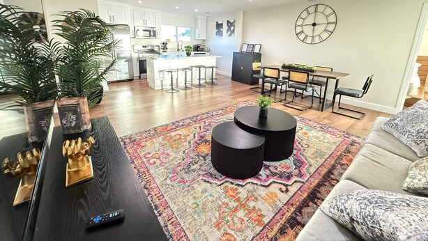 A modern living room with a sofa, a coffee table, and a rug. - West Adams 4 S Redondo (Los Angeles)