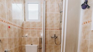 Quarto triplo standard | Banheiro